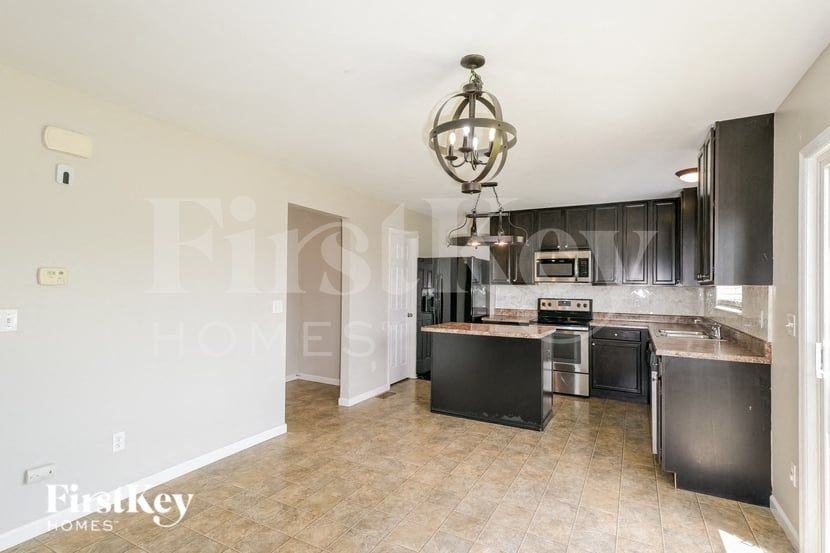 900 Tower Pl - Photo 5 of 16