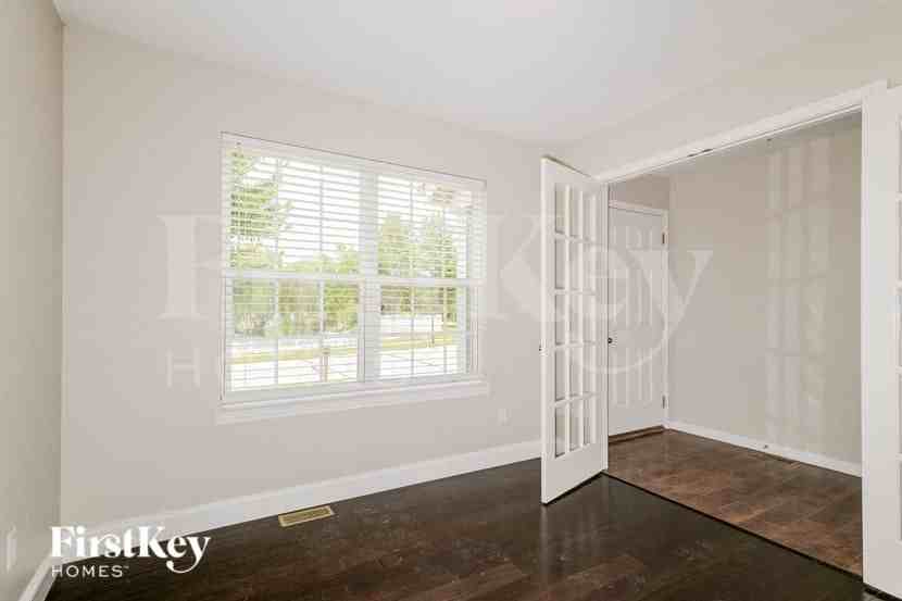900 Tower Pl - Photo 7 of 16