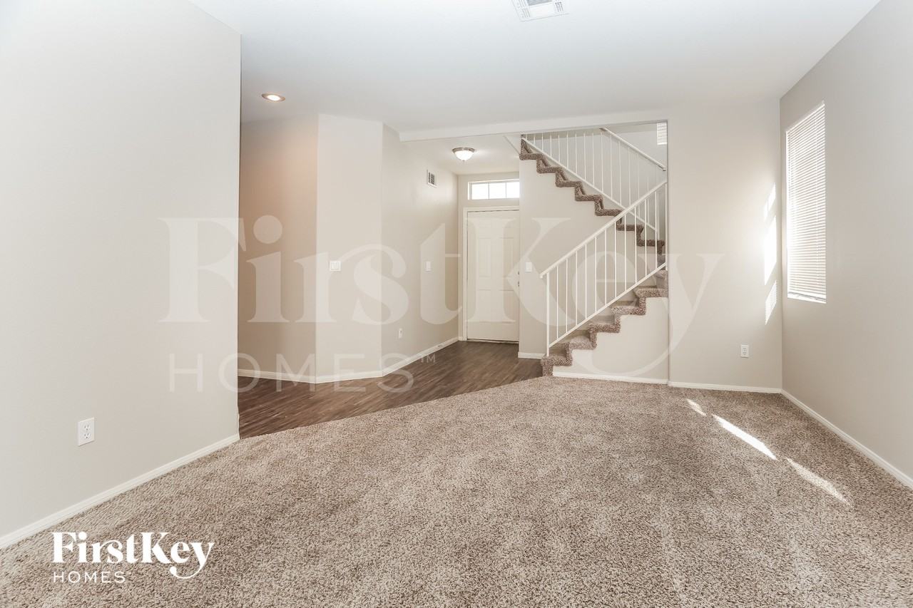 8049 Rock Port Cir - Photo 3 of 17