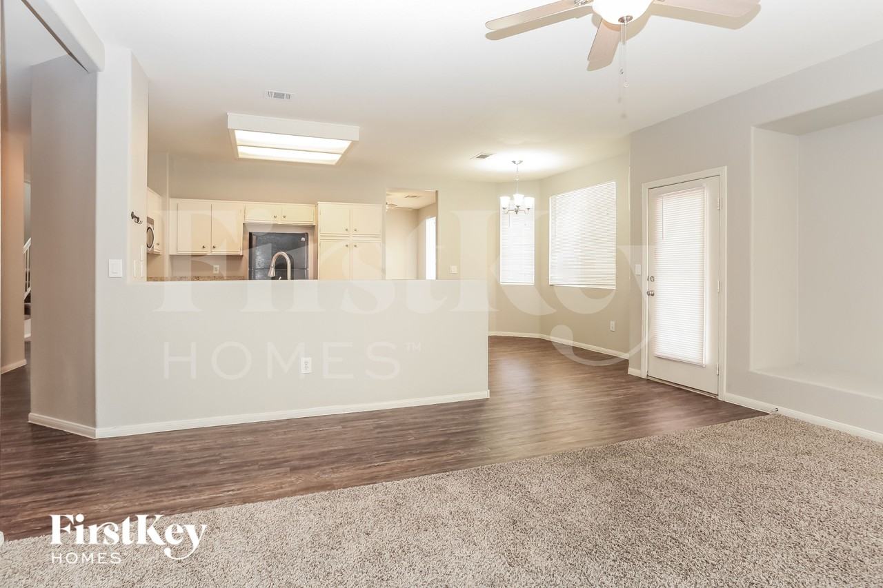 8049 Rock Port Cir - Photo 4 of 17