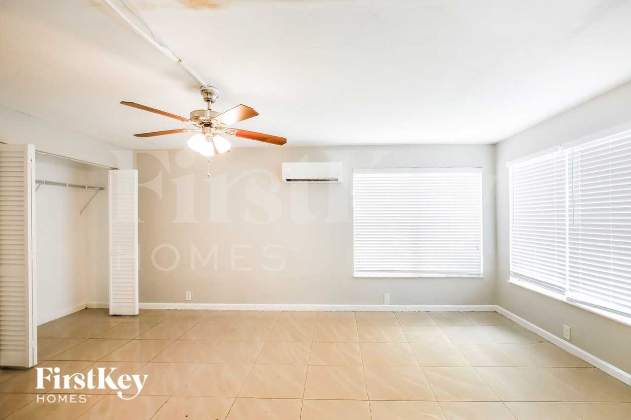 6611 Simms St - Photo 4 of 20