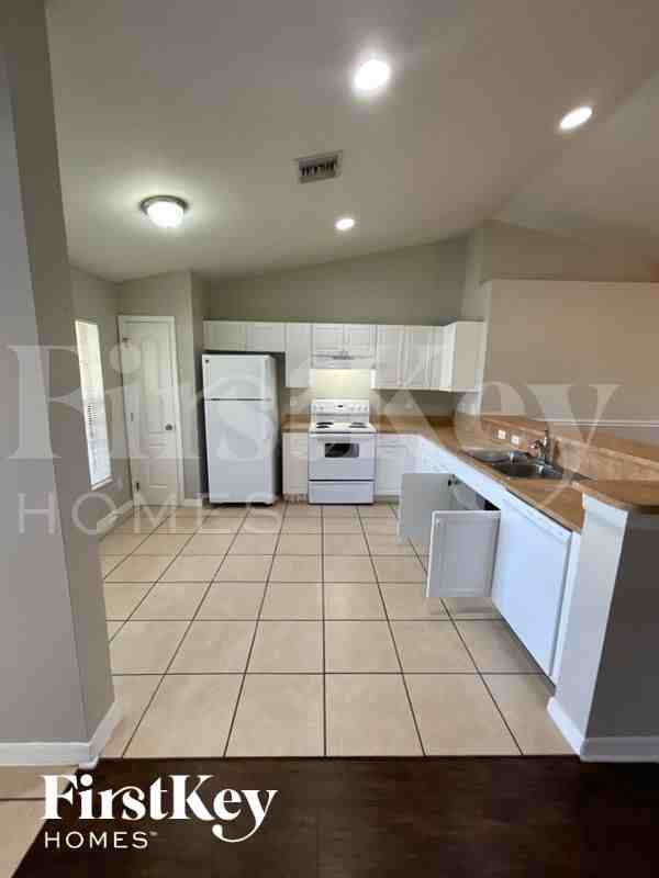 6006 Dora Ave N - Photo 4 of 11