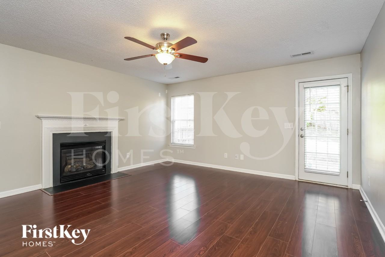 4145 Crestwood Cir - Photo 2 of 19