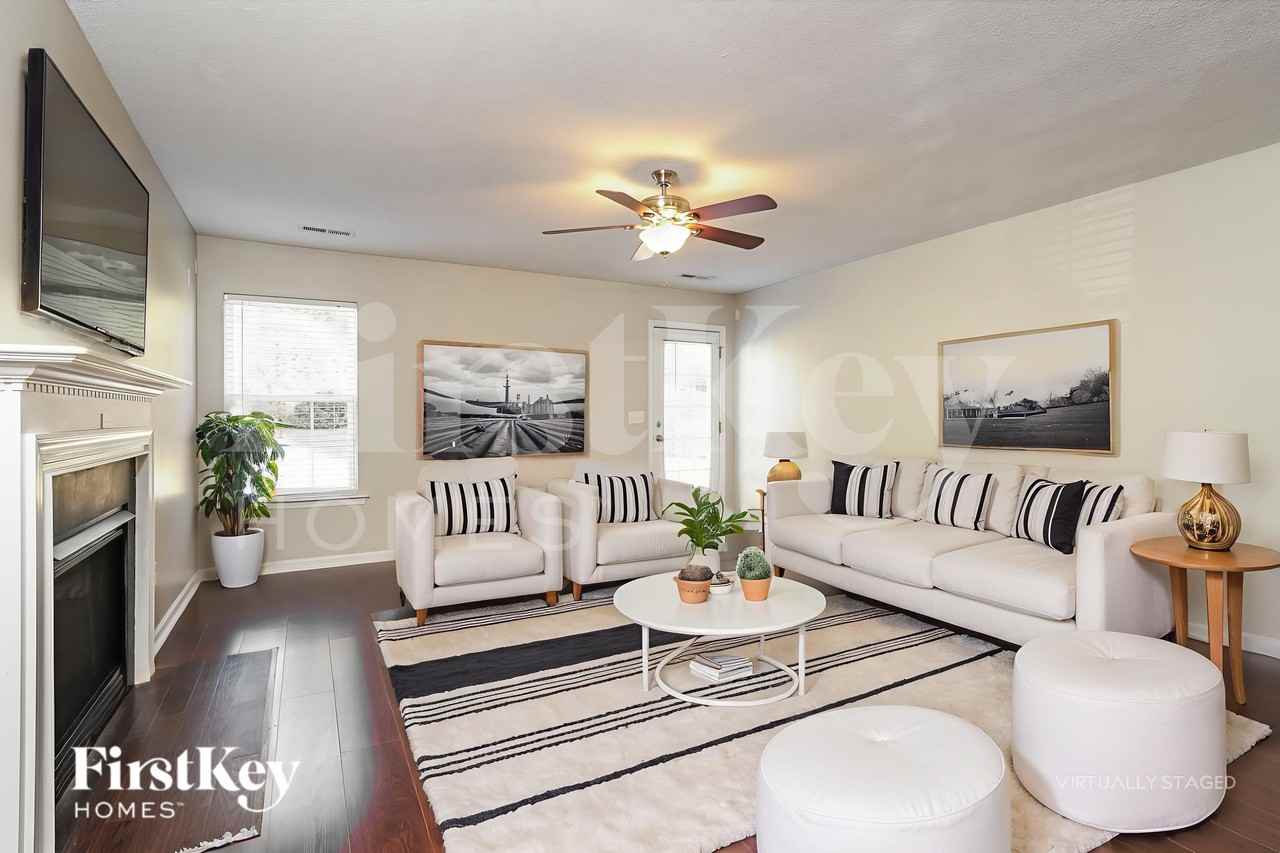 4145 Crestwood Cir - Photo 3 of 19