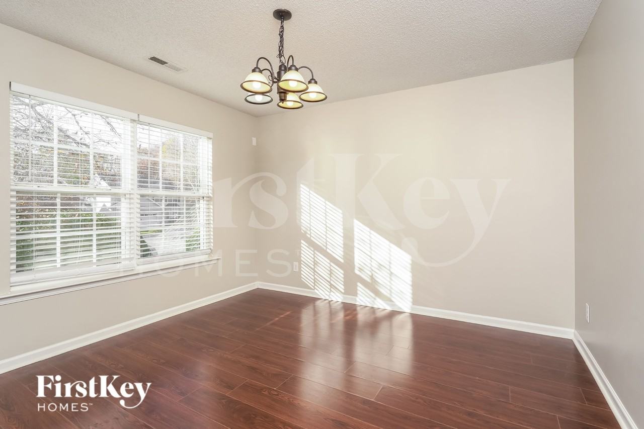 4145 Crestwood Cir - Photo 7 of 19