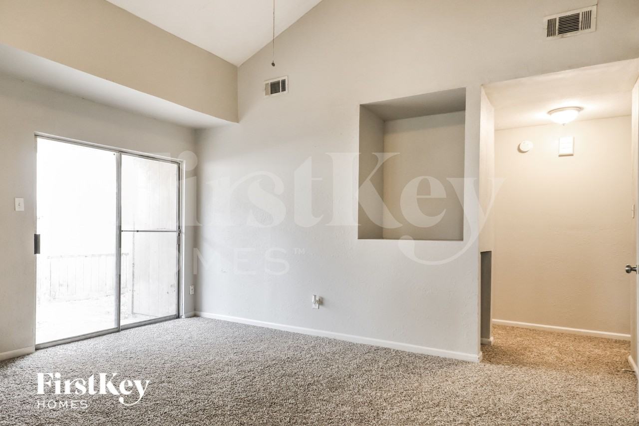 3815 Derbyhall Dr - Photo 3 of 20