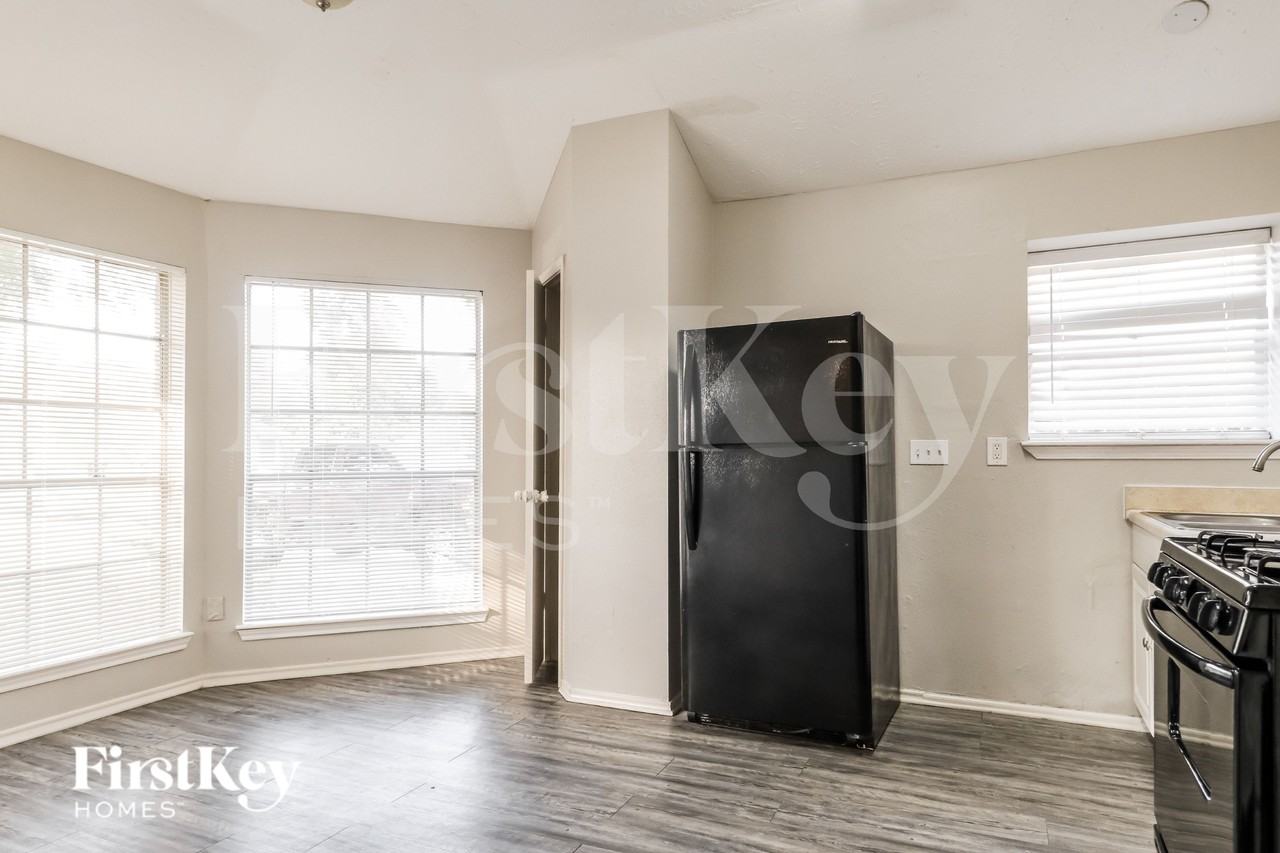3815 Derbyhall Dr - Photo 7 of 20