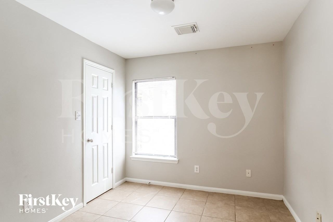 2935 La Estancia Ln - Photo 7 of 15