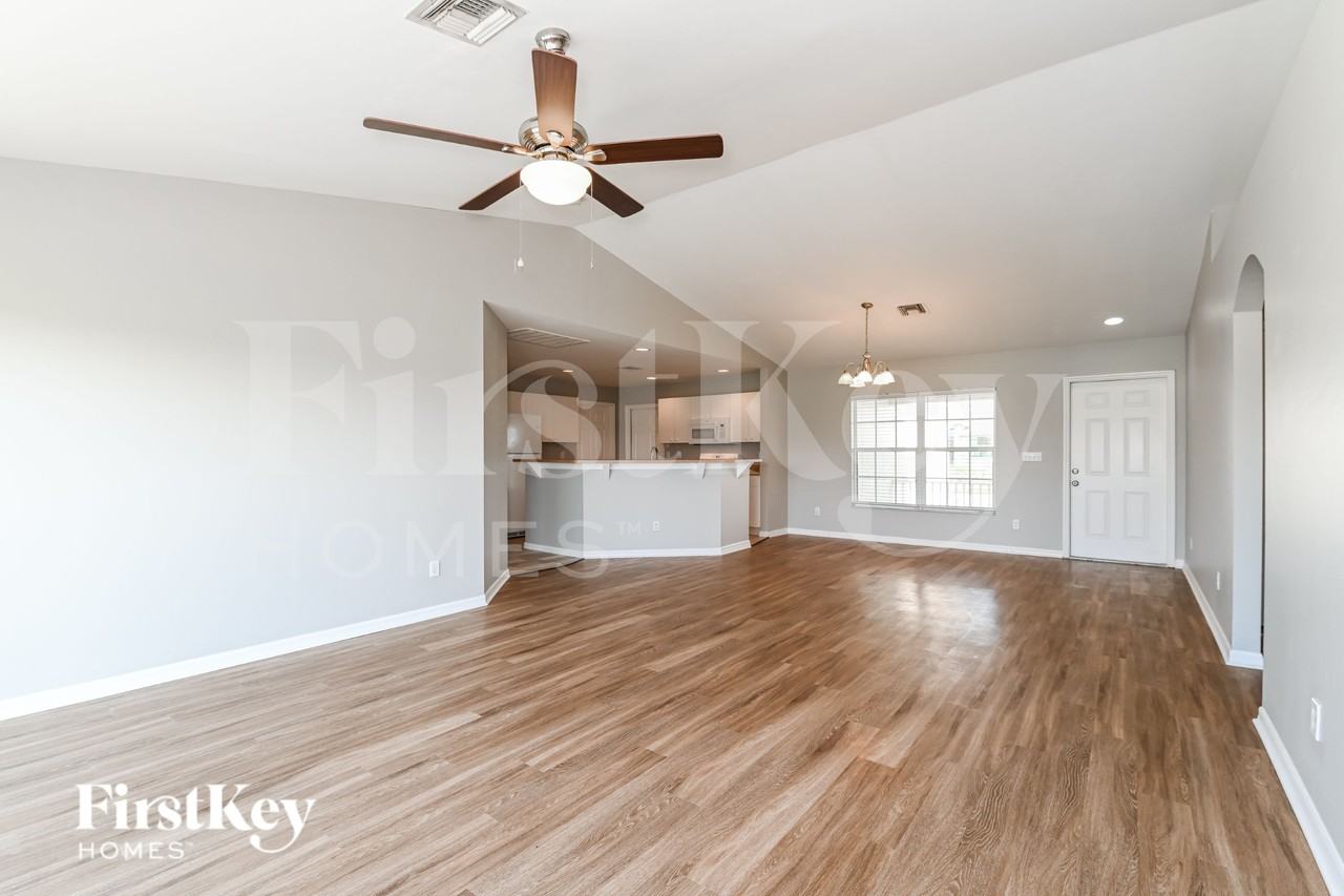 2232 Nw 9th Ter - Photo 3 of 16