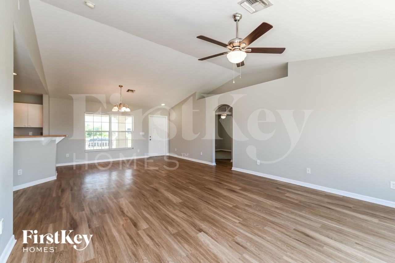 2232 Nw 9th Ter - Photo 4 of 16