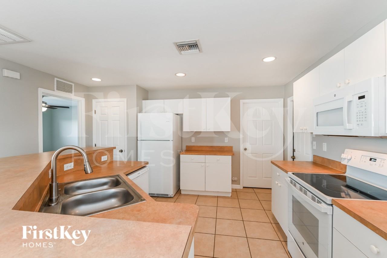 2232 Nw 9th Ter - Photo 6 of 16