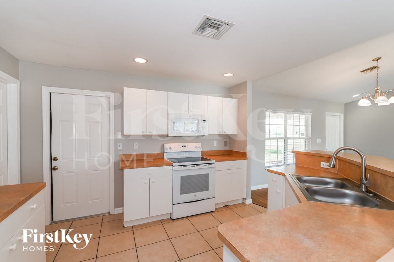 2232 Nw 9th Ter - Photo 7 of 16