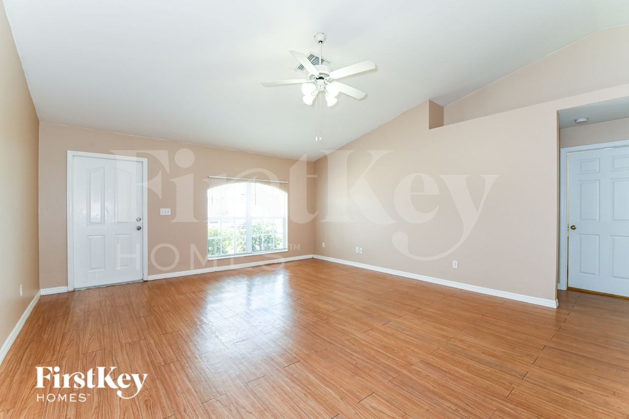 2108 Ne 15th Pl - Photo 3 of 19