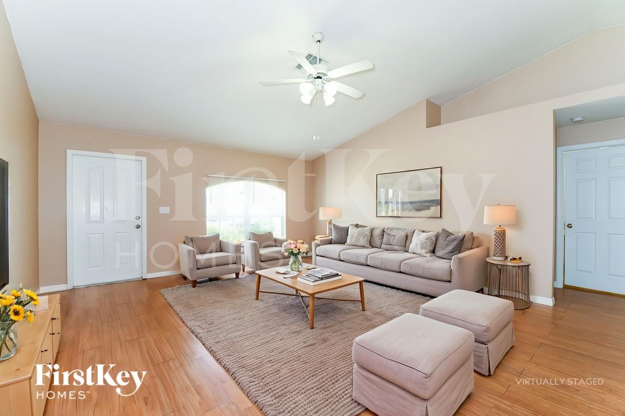 2108 Ne 15th Pl - Photo 4 of 19