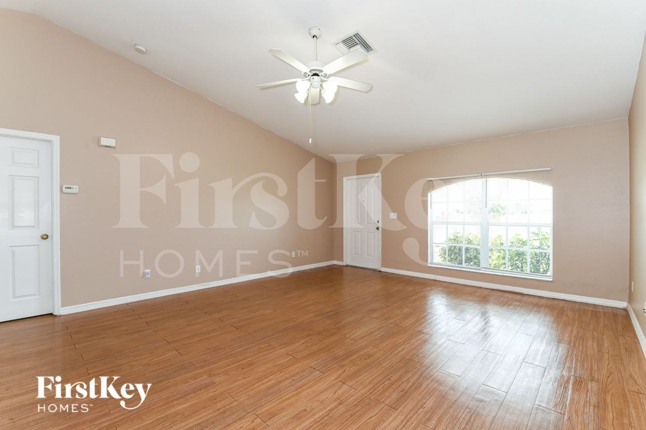 2108 Ne 15th Pl - Photo 6 of 19