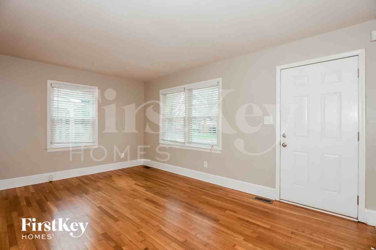 1421 Waddell St - Photo 3 of 15