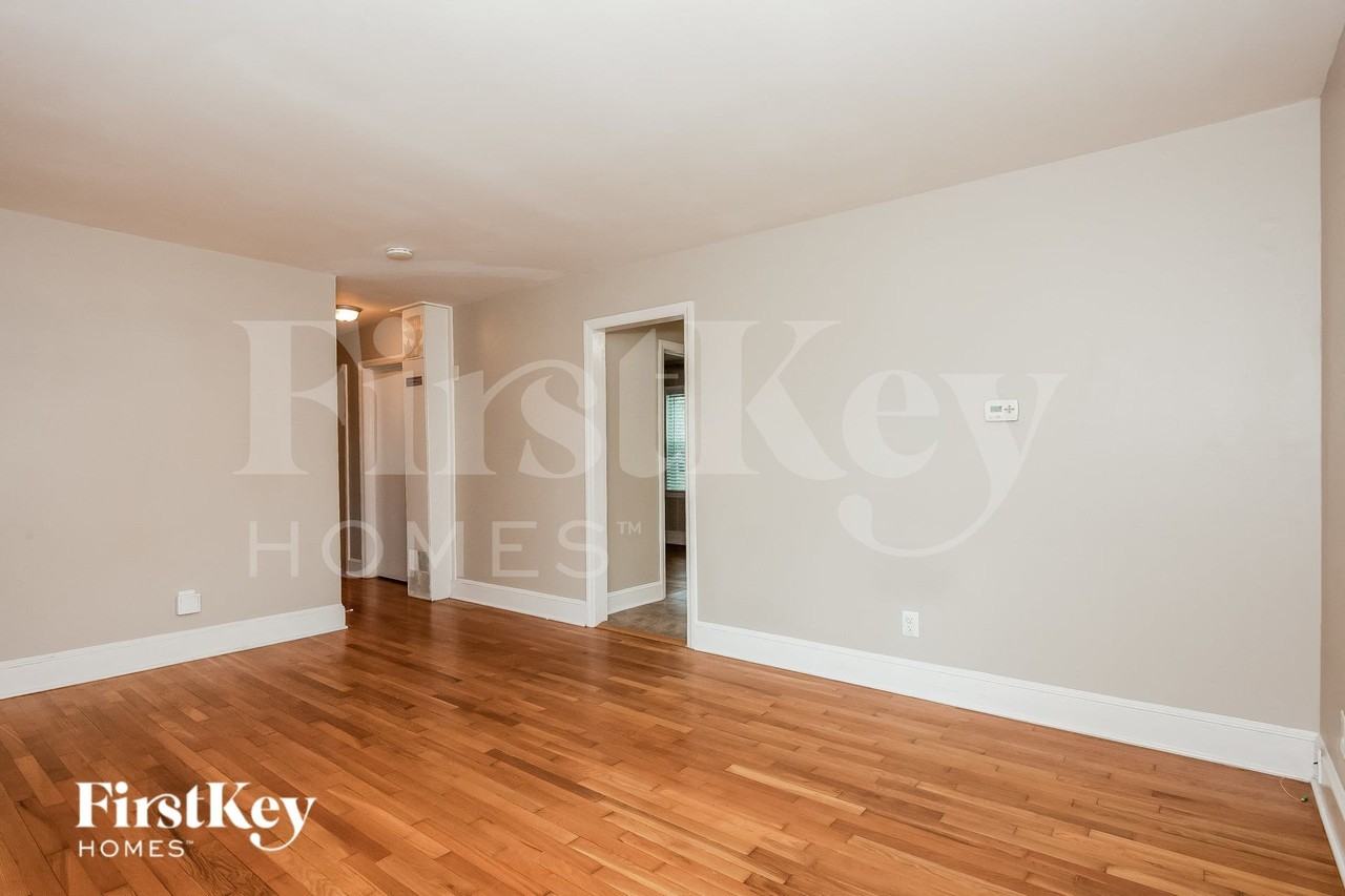 1421 Waddell St - Photo 4 of 15