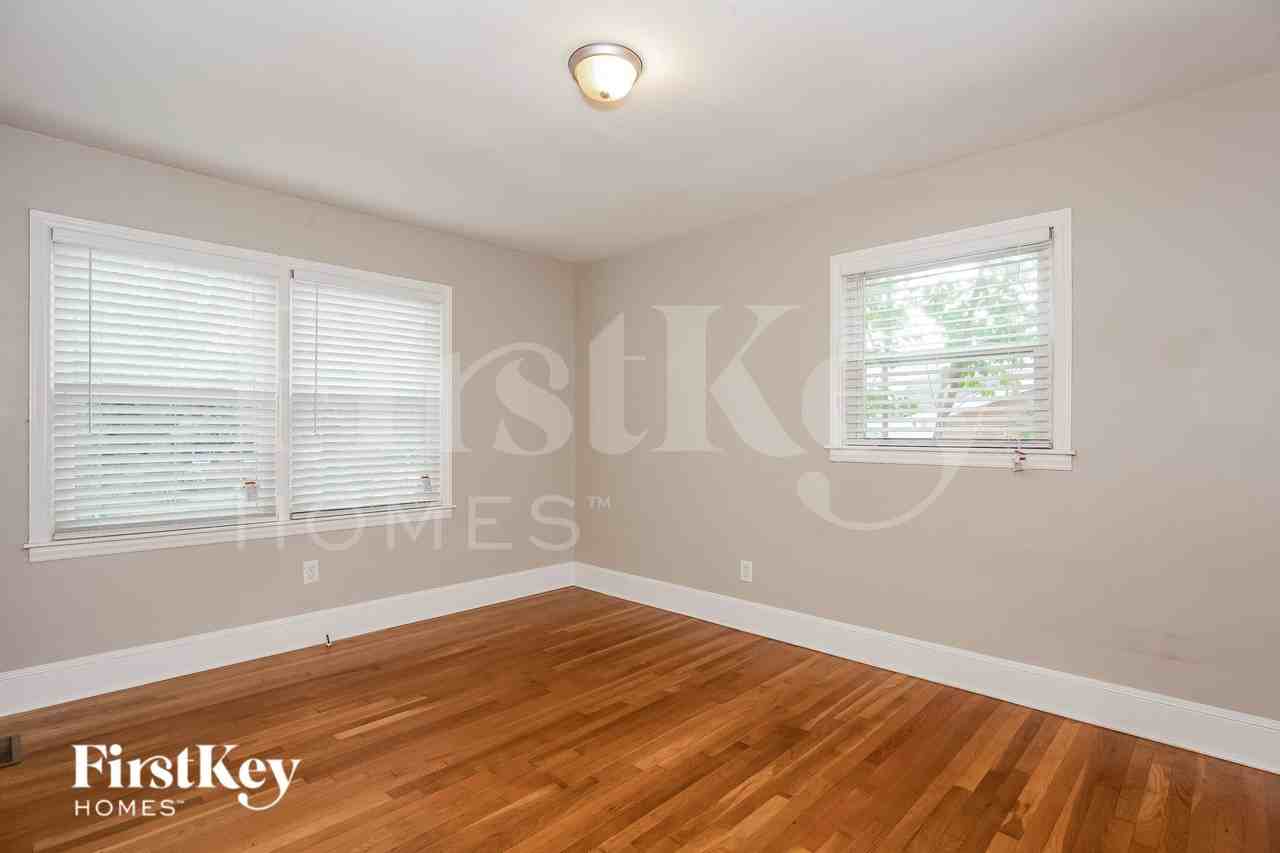 1421 Waddell St - Photo 7 of 15