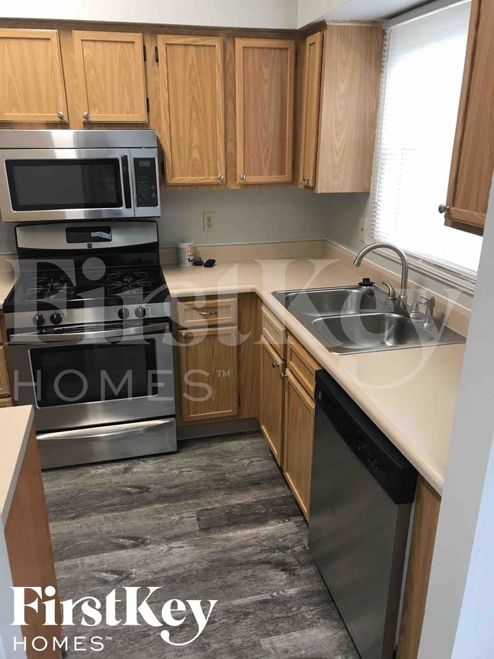 1408 Ginseng Dr - Photo 4 of 19