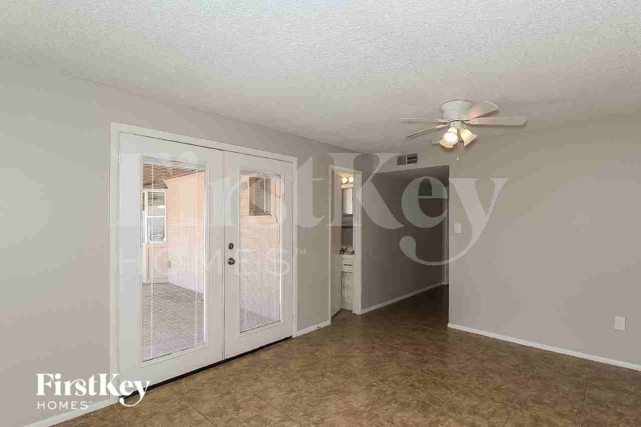 13633 N 20th Ln - Photo 3 of 15