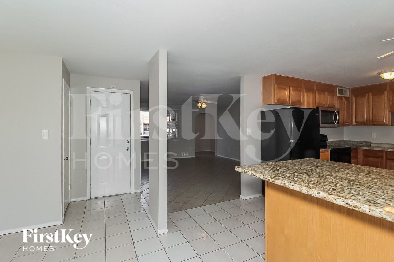 13633 N 20th Ln - Photo 5 of 15