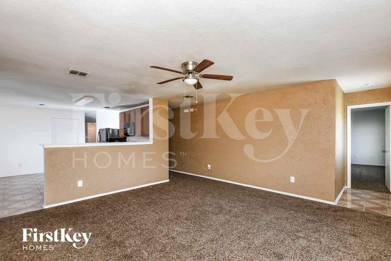 1317 Castle Ridge Rd - Photo 4 of 15