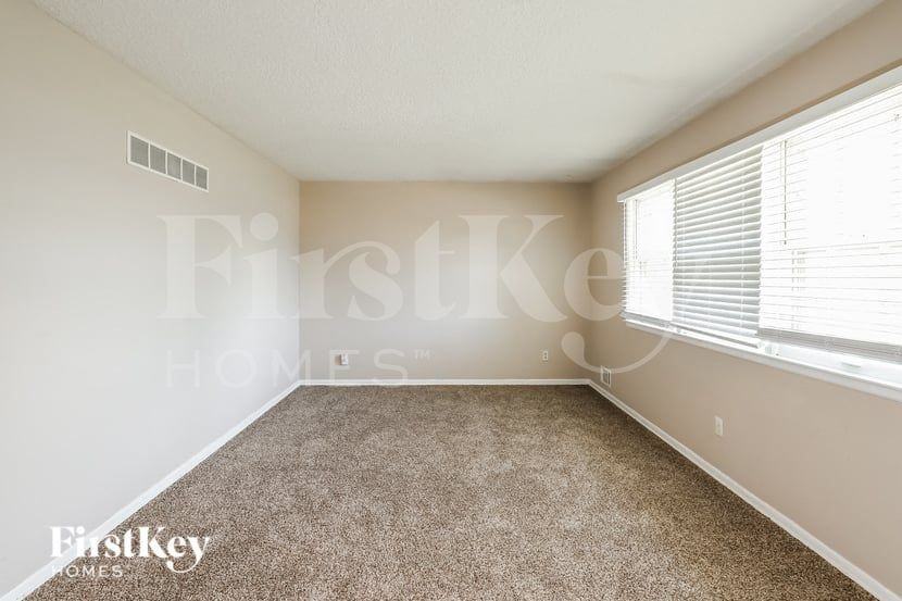 11404 E 62nd Ter - Photo 2 of 16