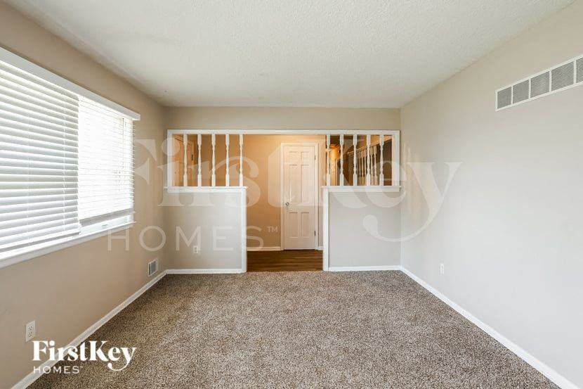 11404 E 62nd Ter - Photo 3 of 16