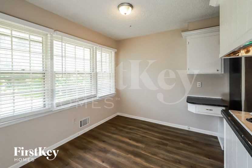 11404 E 62nd Ter - Photo 4 of 16