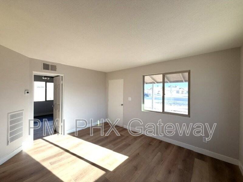 145 E Stewart St - Photo 2 of 10