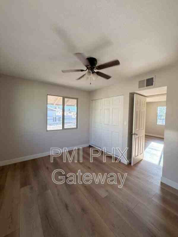 145 E Stewart St - Photo 6 of 10
