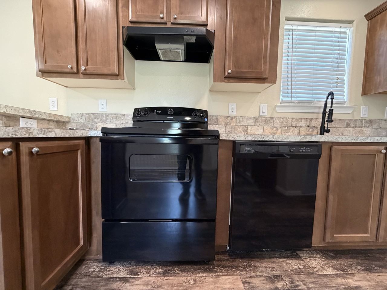 709 N Collins Fwy #213 - Photo 2 of 33
