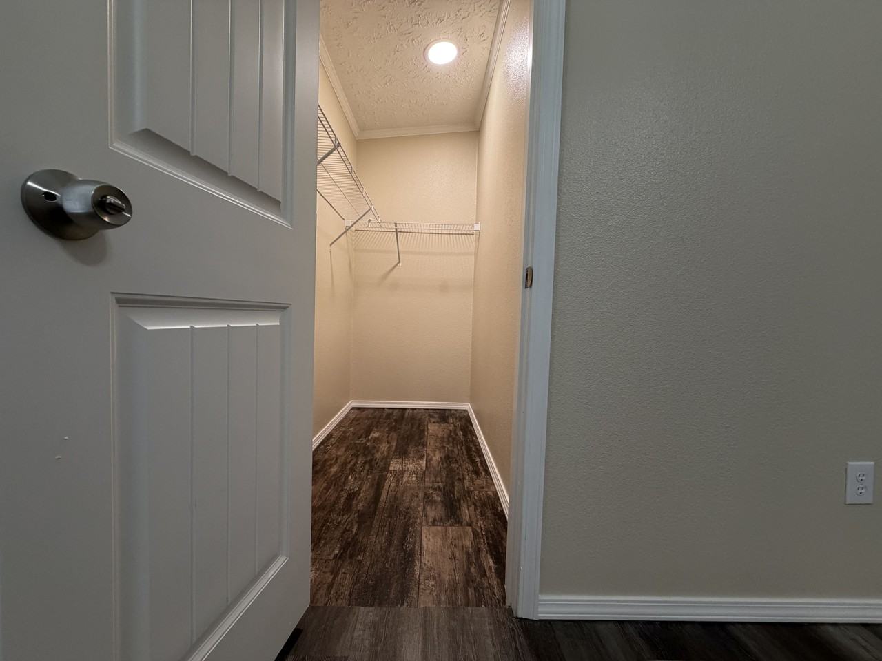 709 N Collins Fwy #213 - Photo 4 of 33