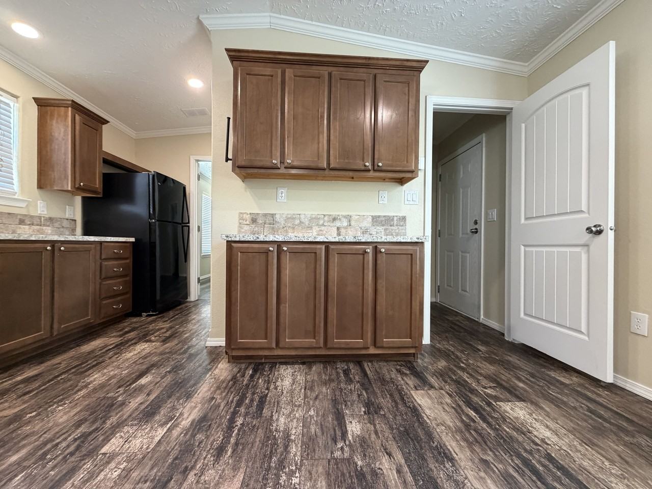 709 N Collins Fwy #213 - Photo 5 of 33