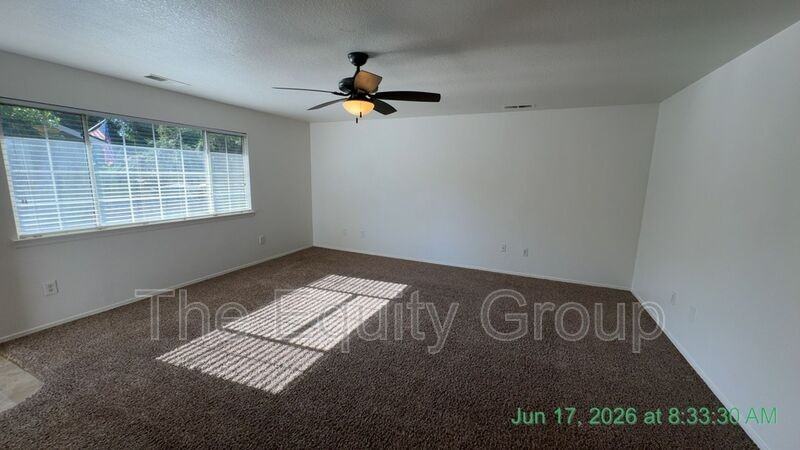 1827 E Cambridge Ct - Photo 3 of 19