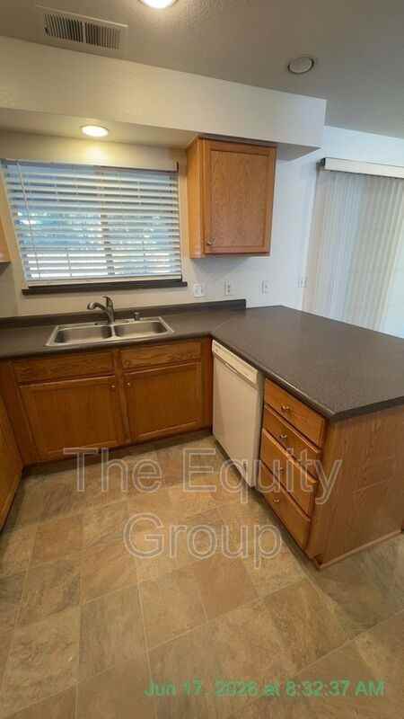 1827 E Cambridge Ct - Photo 5 of 19