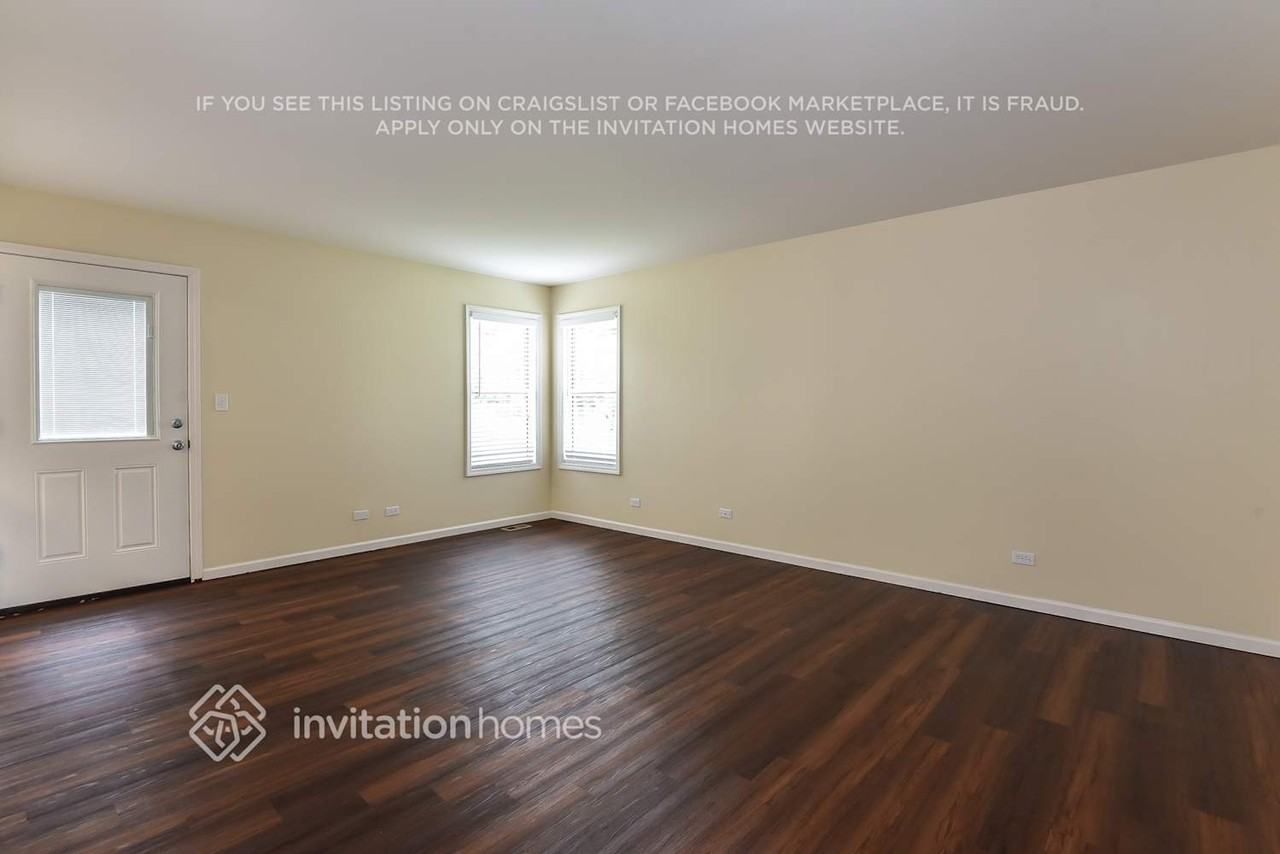 2499 Deerfield Dr - Photo 4 of 17