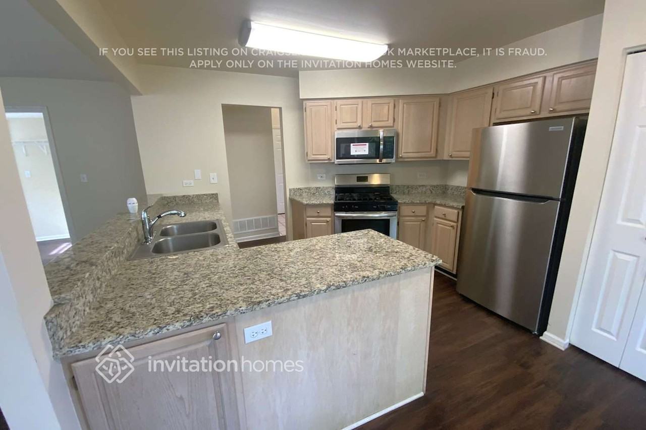 2499 Deerfield Dr - Photo 6 of 17