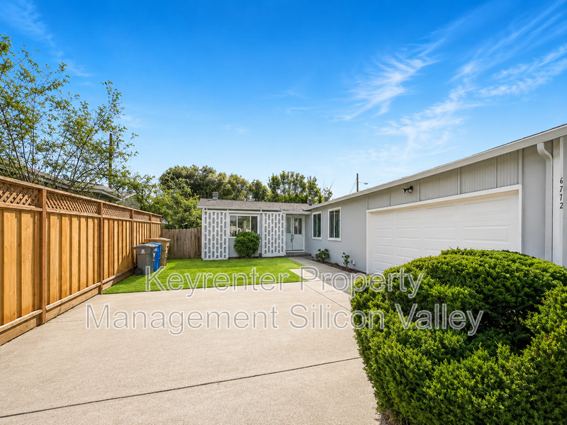 6772 John Dr - Photo 2 of 15