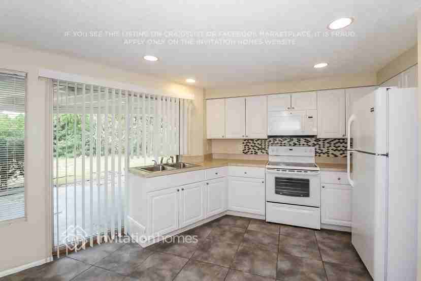 1754 Forest Rd - Photo 4 of 19