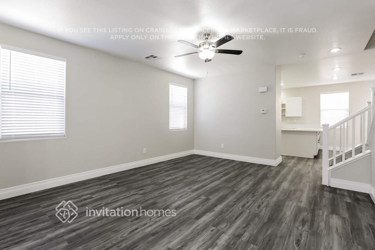 9378 Fort Defiance Ave - Photo 3 of 13