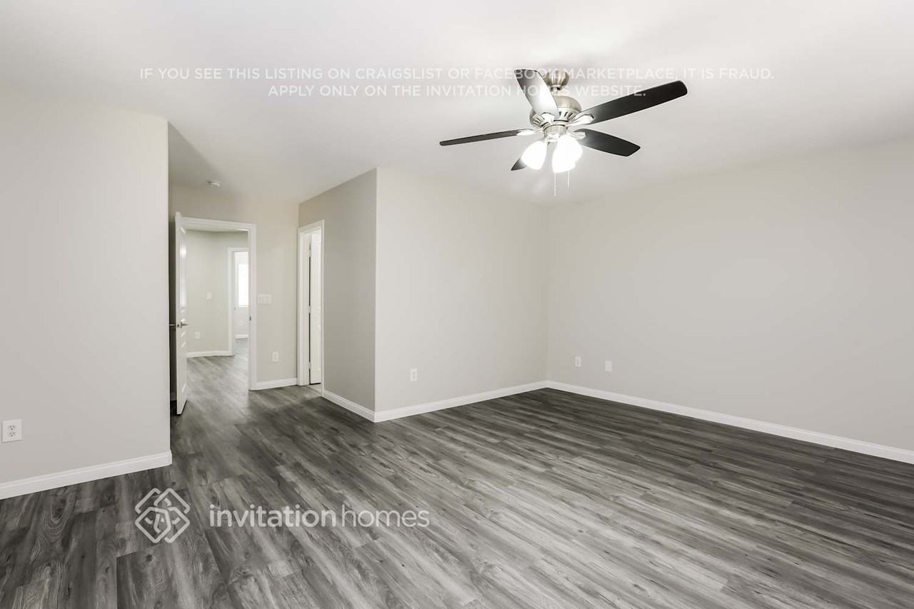 9378 Fort Defiance Ave - Photo 5 of 13
