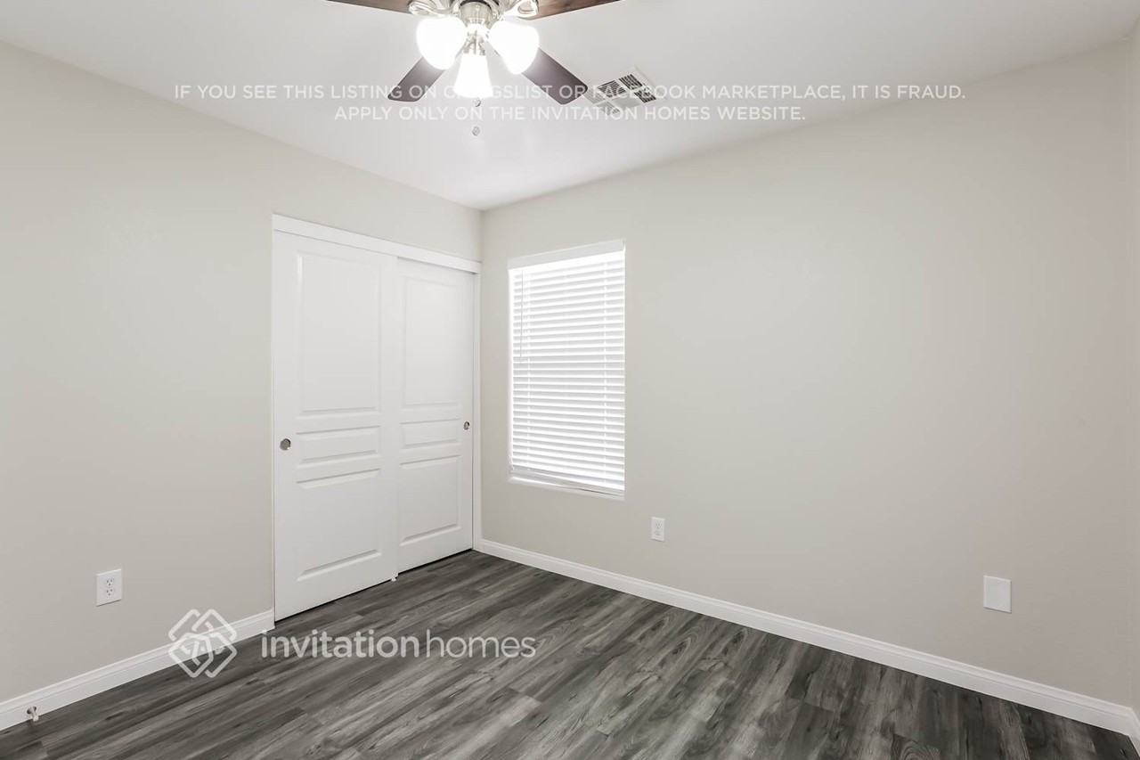 9378 Fort Defiance Ave - Photo 7 of 13