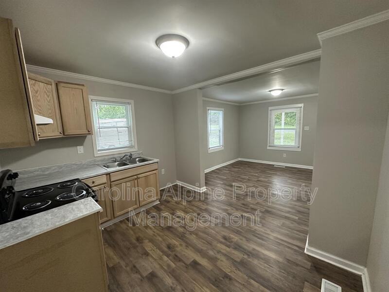 420 Airline Ave - Photo 5 of 21