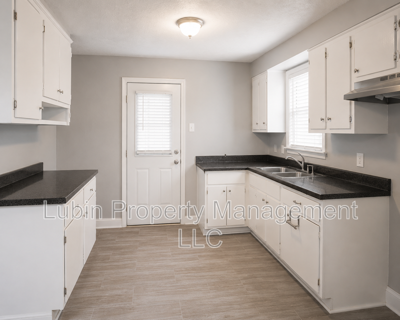 1134 Atlantic St - Photo 6 of 7