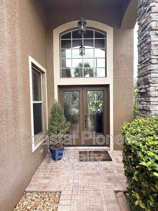9524 Greenpointe Dr - Photo 3 of 50
