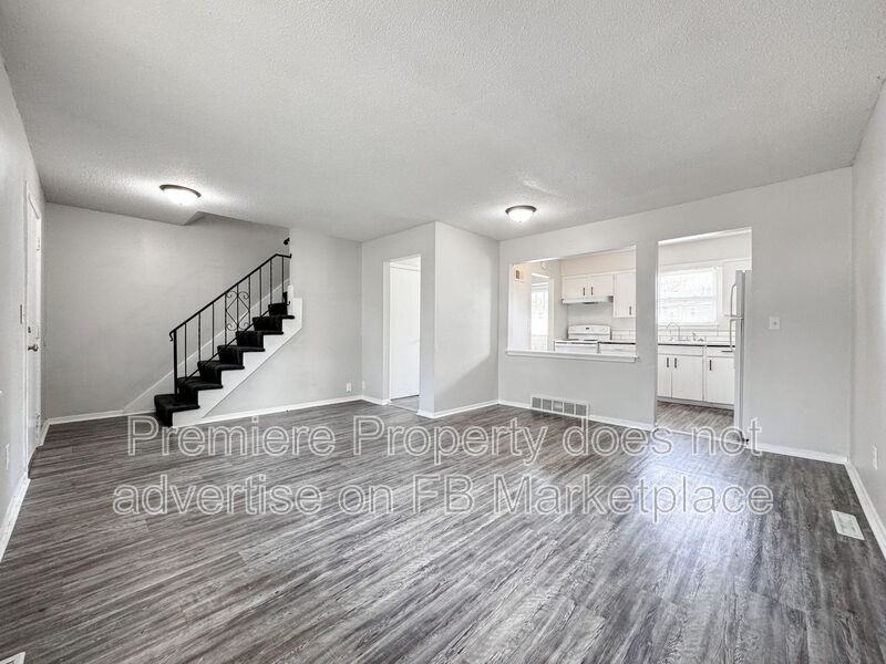 219 N Oak St #A - Photo 3 of 13