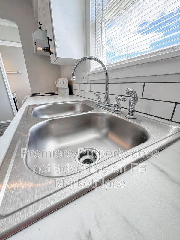 219 N Oak St #A - Photo 5 of 13