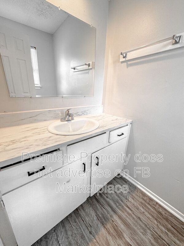 219 N Oak St #A - Photo 6 of 13