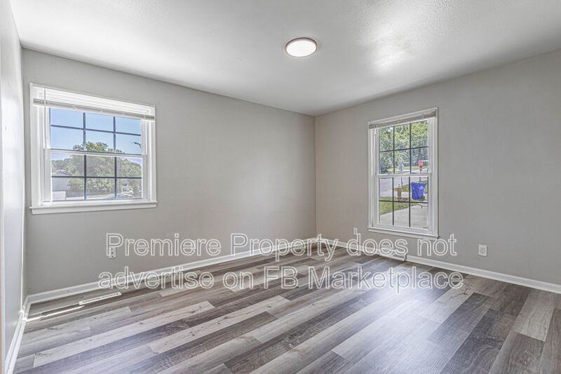 3910 E 123rd Ter #B - Photo 6 of 11